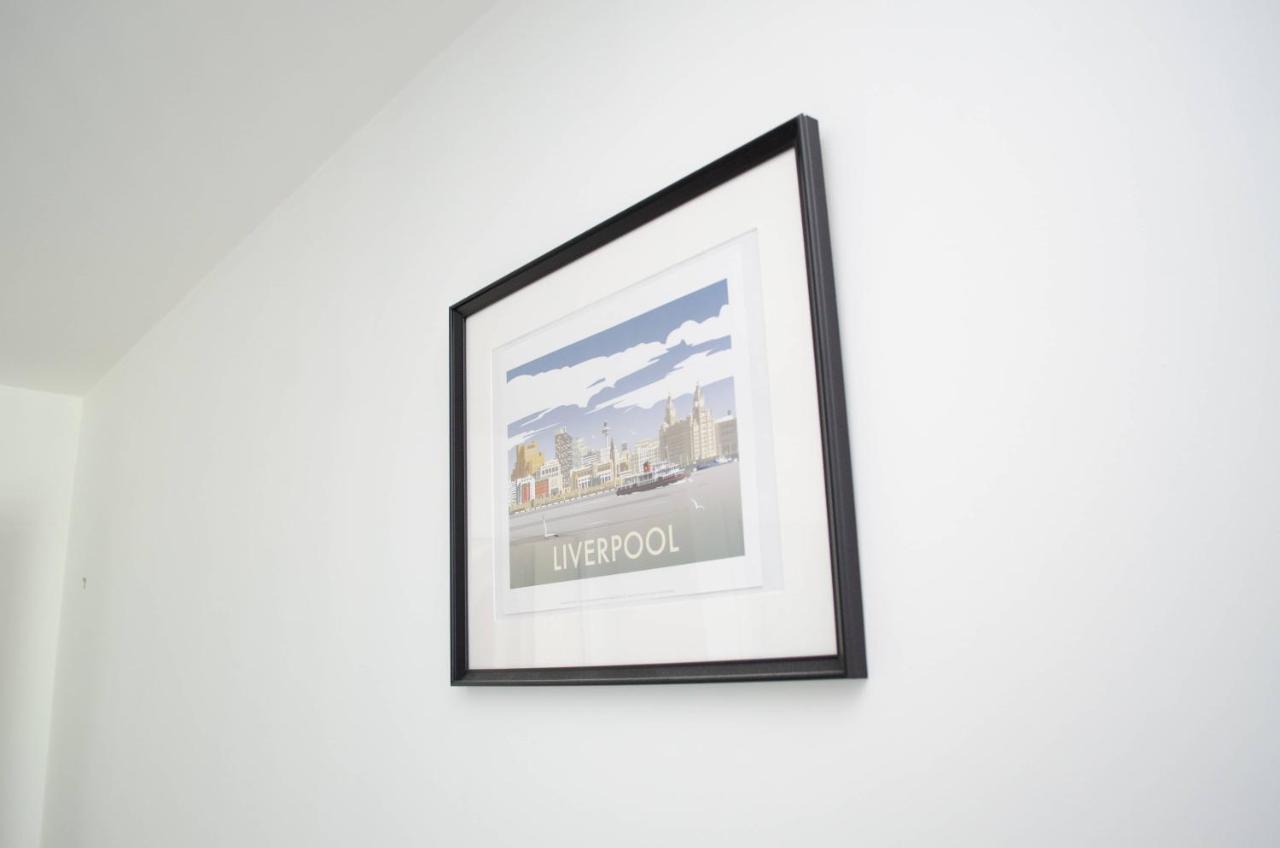 Serviced Apartment In Liverpool City Centre - Free Parking - Balcony - By Happy Days Eksteriør billede