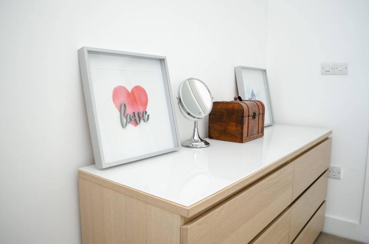 Serviced Apartment In Liverpool City Centre - Free Parking - Balcony - By Happy Days Eksteriør billede