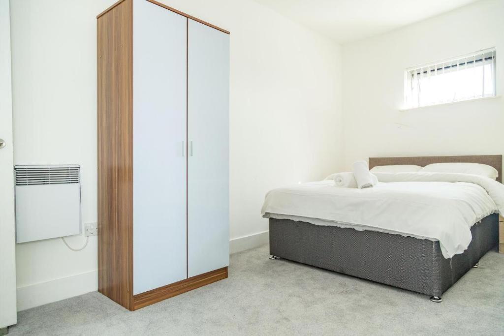 Serviced Apartment In Liverpool City Centre - Free Parking - Balcony - By Happy Days Eksteriør billede