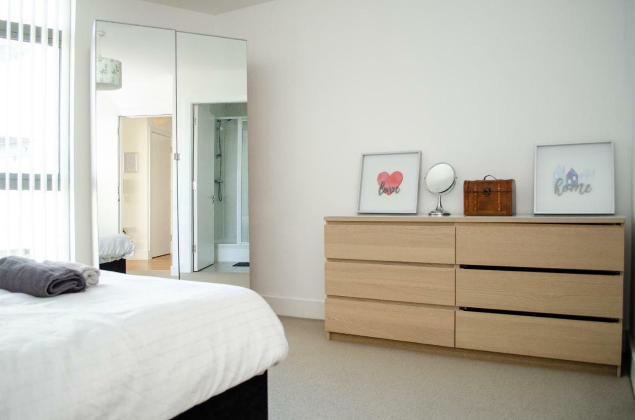 Serviced Apartment In Liverpool City Centre - Free Parking - Balcony - By Happy Days Eksteriør billede